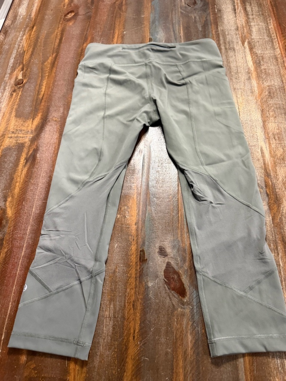 Lululemon Women’s Size 8 Olive Green High Rise Cropped Leggings EUC - Picture 5 of 5